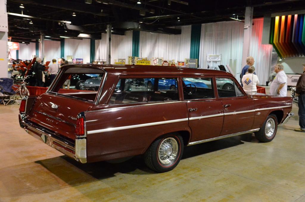 Referencia: Pontiac Catalina - Grand Prix's 1963%20Pontiac%20Catalina%20station%20wagon%20with%20a%20421%204%20speed_zpsdh0ezafh