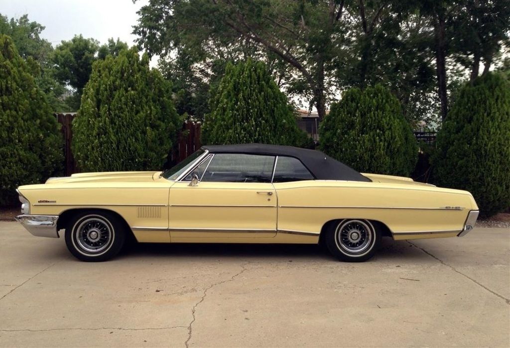 Referencia: Pontiac Catalina - Grand Prix's 1965%20Catalina%2022%20came%20standard%20with%208.25x14%20BSW%20tires%20pneus%20certos_zpsnl17ivxo