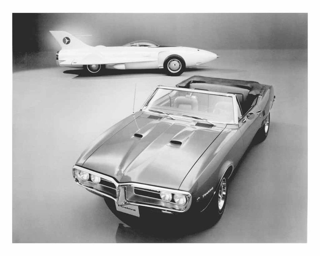 Referencia: Pontiac Firebird 1967%20Firebird%20400%20with%20Firebird%20I%20turbine%20concept%20car%20Promotional%20Photo_zpsls9epb08