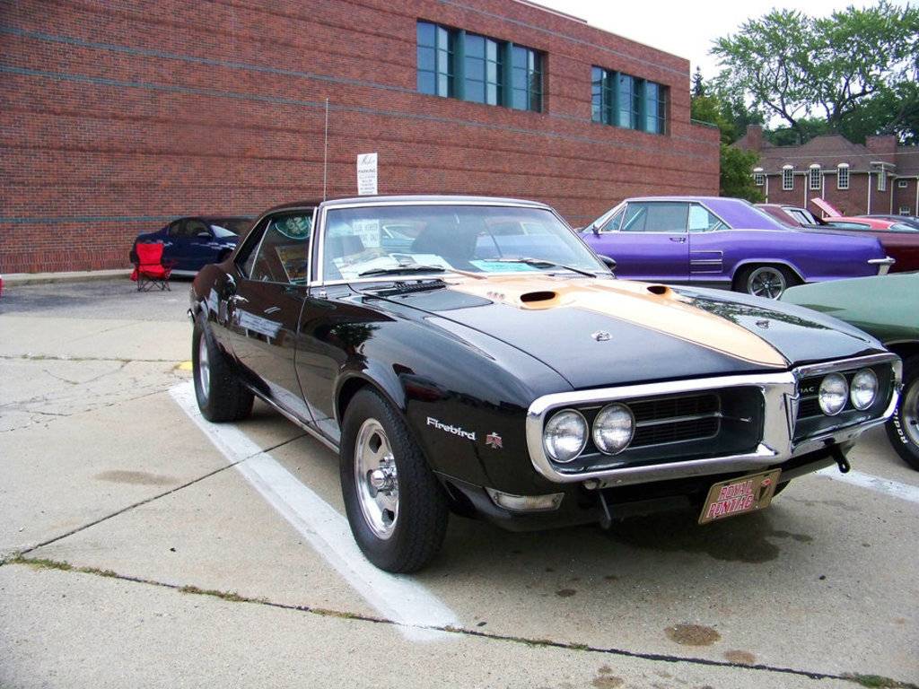 Referencia: Pontiac Firebird 1968%20Blackbird%20%20Blackbird%20was%20fitted%20with%20Royal%20Automotive-built%20455-cubic%20inch%20engine_zpstmj7gkv2