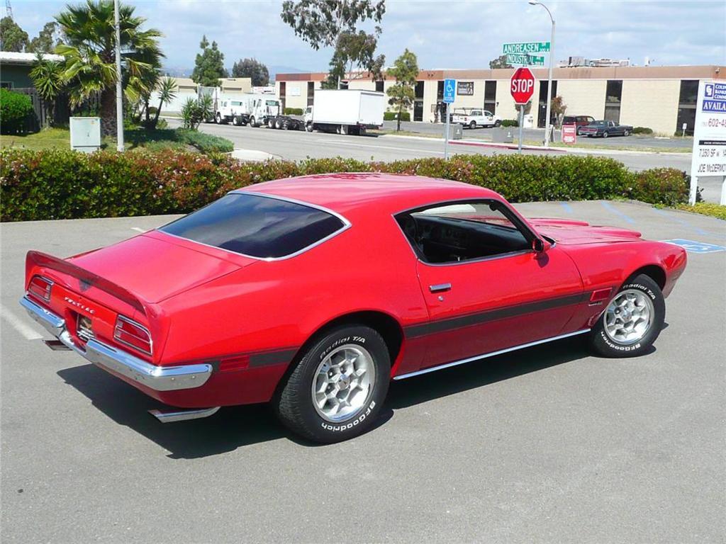 Referencia: Pontiac Firebird 1971%20Firebird%20Formula%20455%20with%20D98%20Vinyl%20Stripes%20They%20came%20in%20Black%20Blue%20Gold%20or%20Silver_zpslppovmnv