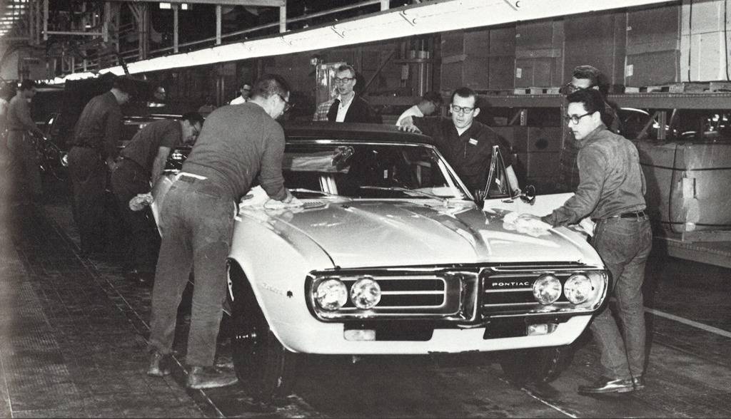 Referencia: Pontiac Firebird First%20Pontiac%20Firebird%20off%20the%20assembly%20line%20Lordstown%20Ohio%20-%20February%2023%201967_zpszl1kujft