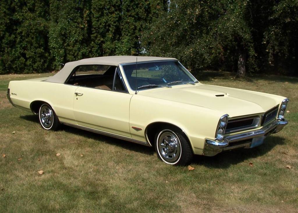 Referencia: Pontiac GTO 1965%20GTO%20Convertible%20with%20Beige%20Top_zpsb0ojcujv