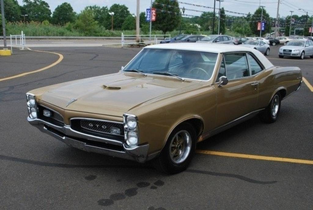 Referencia: Pontiac GTO 1967%20GTO%20with%20Two-Tone%20Paint_zps3ywxzdzx