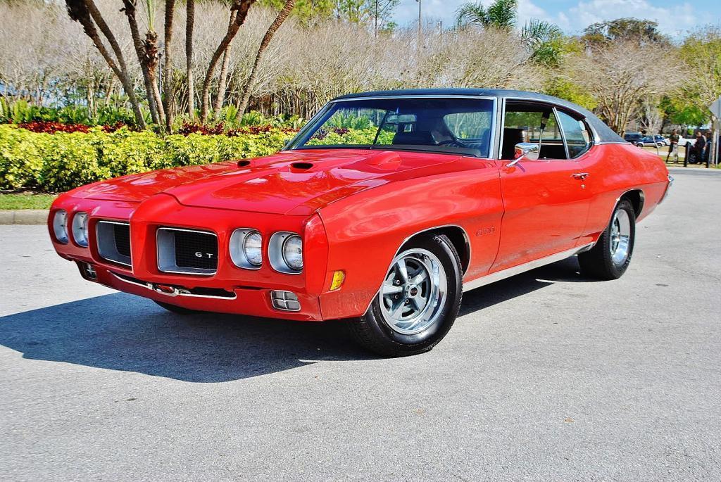 Referencia: Pontiac GTO 1970%20GTO%20with%20standard%20G70x14%20BSW%20tires_zps6g0glbke