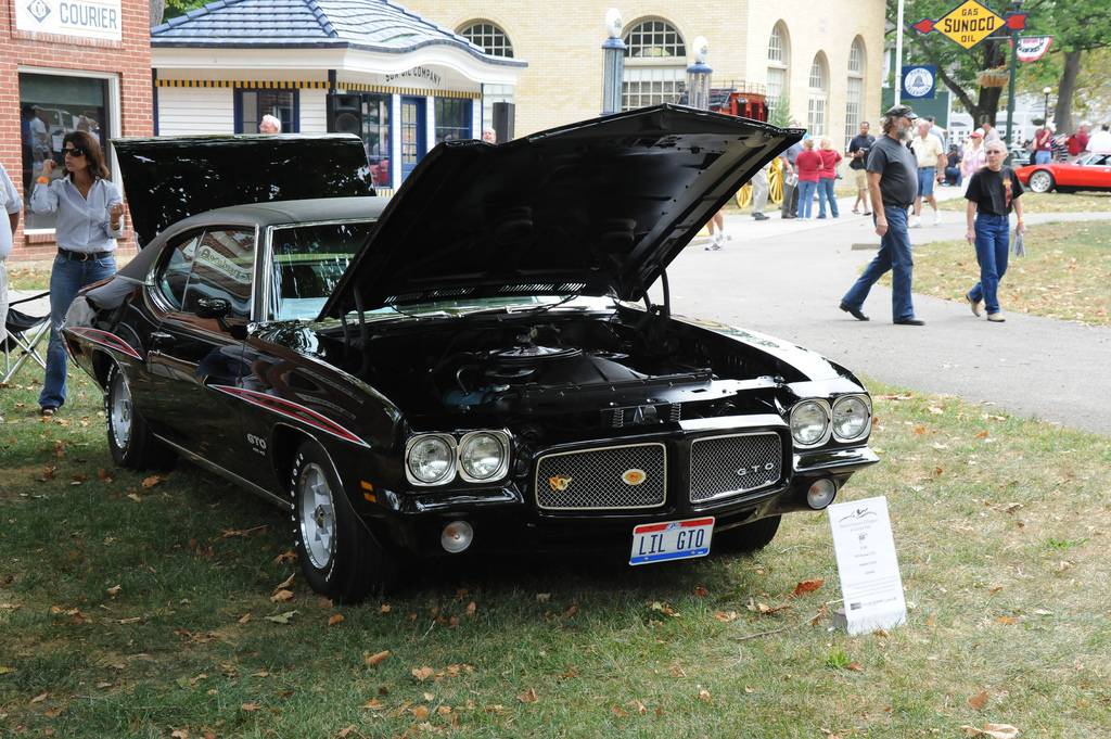 Referencia: Pontiac GTO 1971%20GTO%20with%20D98%20Rally%20Stripes_zpslitvjhef