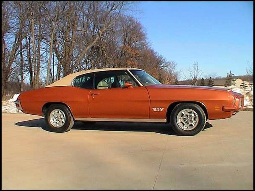 Referencia: Pontiac GTO 1971%20GTO%20with%20standard%20G70x14%20BSW%20FGB%20tires_zpsva0gzhys