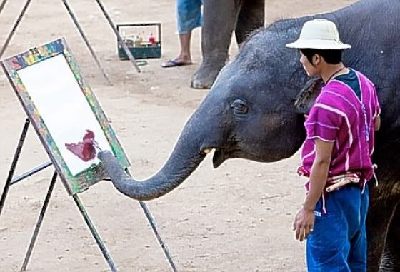 Incroyable mais c'est vrai! L-elephant-peint-le-pot-de-fleurs