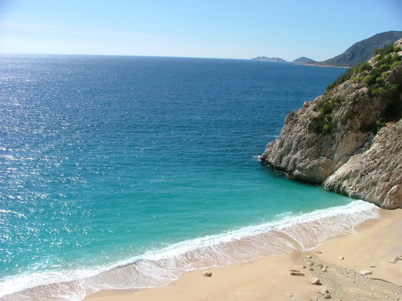 جوله لزياره اجمل الشواطئ حول العالم Kaputas-Beach--in-March