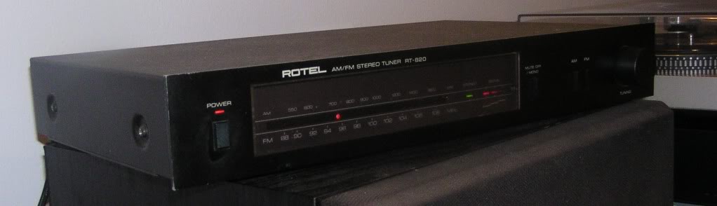 Rotel RT-820 AM/FM tuner (Used) P1010017