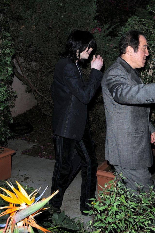 [SORTIE] Michael fait encore du shopping (+ UP PHOTOS p.3) 06