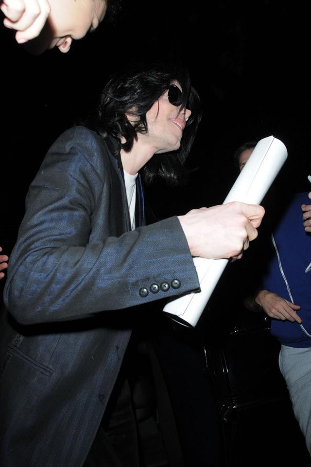 [SORTIE] Michael fait encore du shopping (+ UP PHOTOS p.3) 16