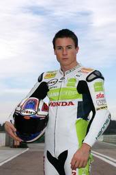 James Toseland's Pics - Page 3 M_2a57e135047aaf660985adef5b9d502f