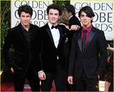 2009 Golden Globe Awards Resimleri Th_jonas-brothers-golden-globe-05