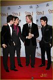 2009 Golden Globe Awards Resimleri Th_jonas-brothers-golden-globe-07