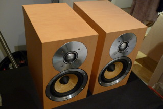 Bowers & Wilkins B&W CM1 Bookshelf Speakers in Maple, made in UK (Used) SOLD P1090172