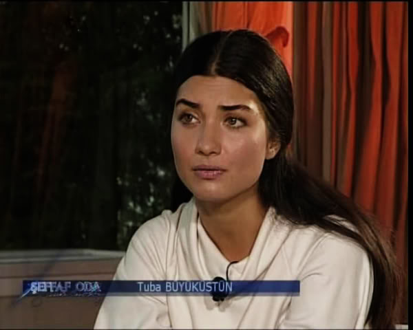 Tuba Büyüküstün Yeni Şeffaf Oda Resimleri 105