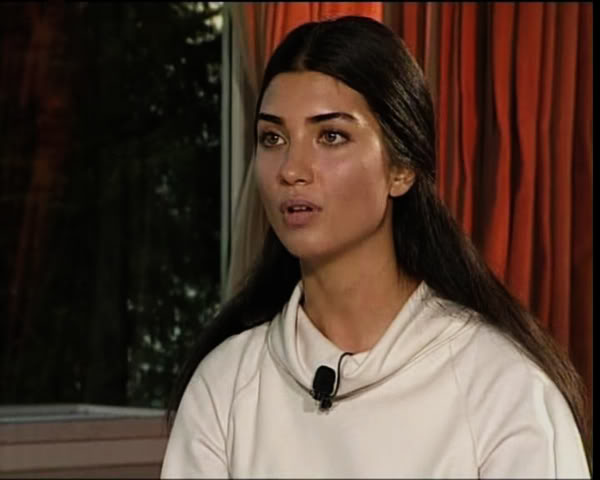 Tuba Büyüküstün Yeni Şeffaf Oda Resimleri 130