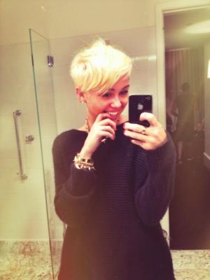 Miley Cyrus / მაილი საირუსი - Page 7 9b8c5ea99a3a12215d1db760f6d66c35