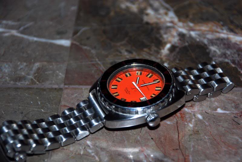 Montre avec un cadran de type Doxa ? DSC_0009