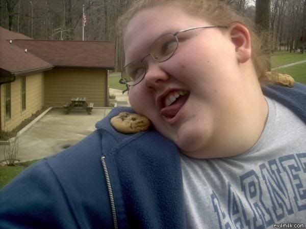 Picture Fight! Fat-people-love-cookies