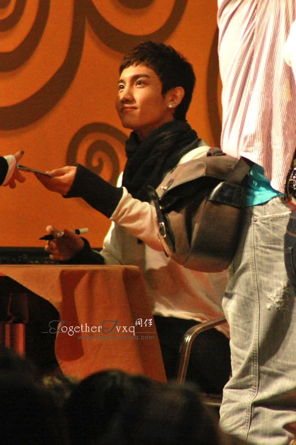 More TVXQ Fansign Event 12Oct., by Melitehero,togethertvxq 157951457_7817_b