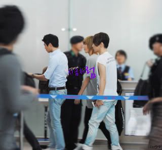 [Pics] 100902 SHINee @ Incheon Airport 100902chunhoo91