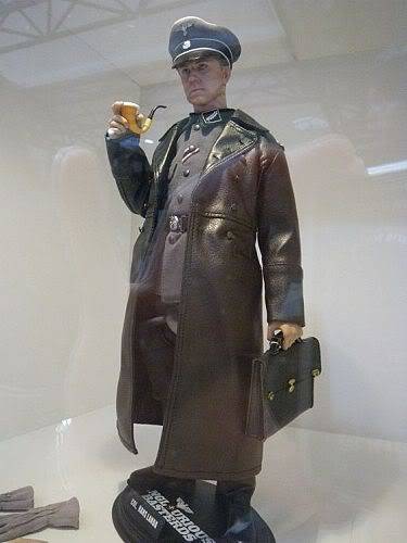 [Tokyo Toy Show 2010] Inglourious Basterds: Col. Hans Landa -  Hot Toys Ap20100715075955711