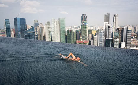 Chi di voi farebbe un tuffo qui? Marina_bay_sands_1