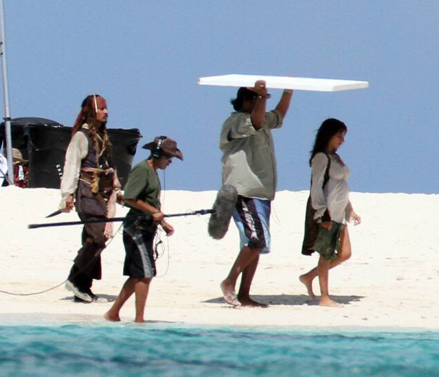 Johnny en tournage à Porto Rico | Pirates 4 Johnnyepenelope7