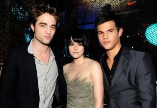 Pics von den VMA's Robert-pattinson-kristen-stewart-ta