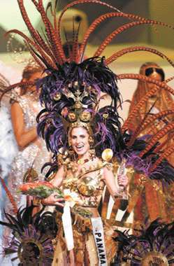 the best in national costume this decade in miss universe Revista-20040527-03