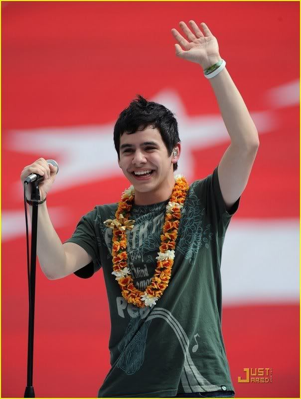 David performs at the Pro - Bowl Probowl2