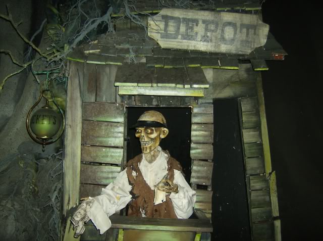 PHANTOM MANOR - Frontierland - Pagina 2 HPIM2349