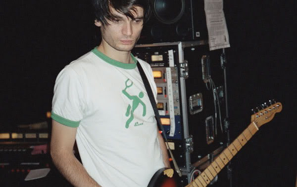 [Fotos] Jonny Greenwood - Pgina 26 2006-12-04JonnySports