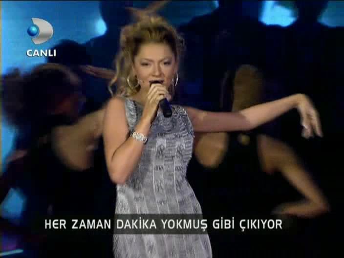 Hadise Hadise_-_Dum_Tek_Tek_Beyaz_Show_-10