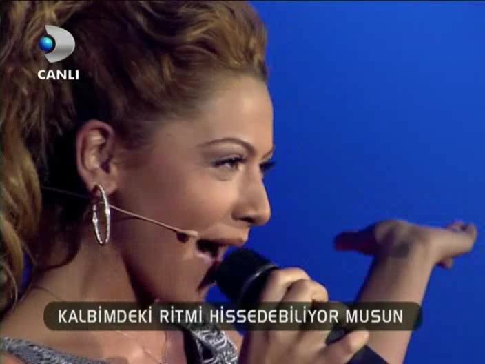 Hadise Hadise_-_Dum_Tek_Tek_Beyaz_Show_-14