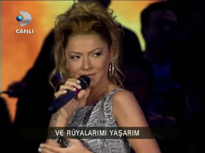 Hadise Hadise_-_Dum_Tek_Tek_Beyaz_Show_-16