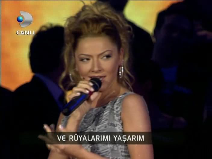 Hadise Hadise_-_Dum_Tek_Tek_Beyaz_Show_-17