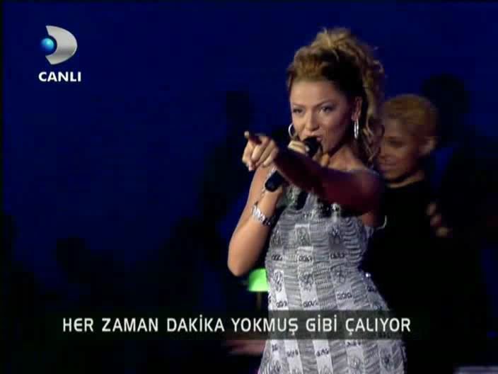 Hadise Hadise_-_Dum_Tek_Tek_Beyaz_Show_-2