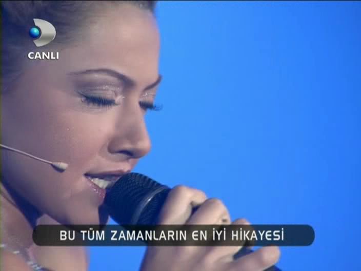 Hadise Hadise_-_Dum_Tek_Tek_Beyaz_Show_-26