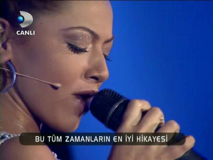 Hadise Hadise_-_Dum_Tek_Tek_Beyaz_Show_-27