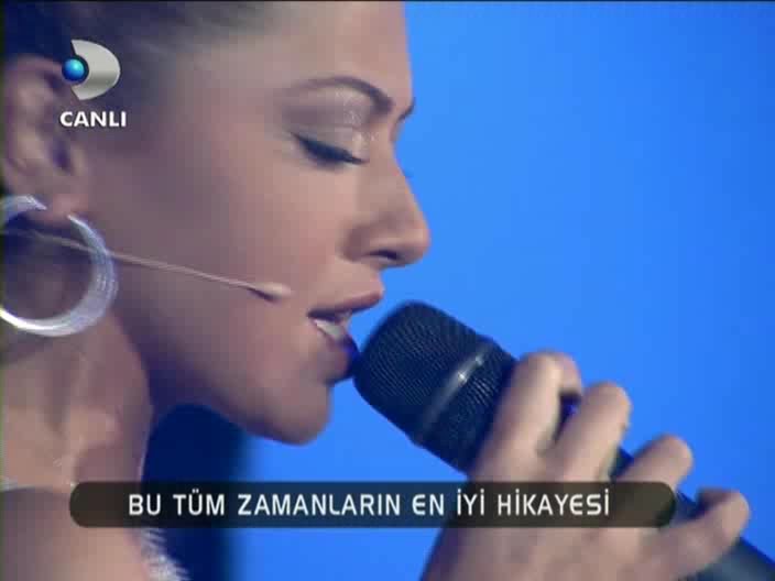 Hadise Hadise_-_Dum_Tek_Tek_Beyaz_Show_-28