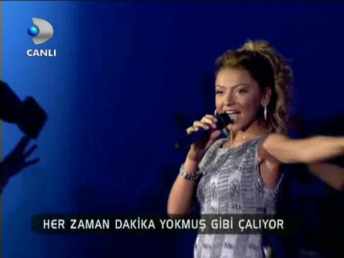 Hadise Hadise_-_Dum_Tek_Tek_Beyaz_Show_-3