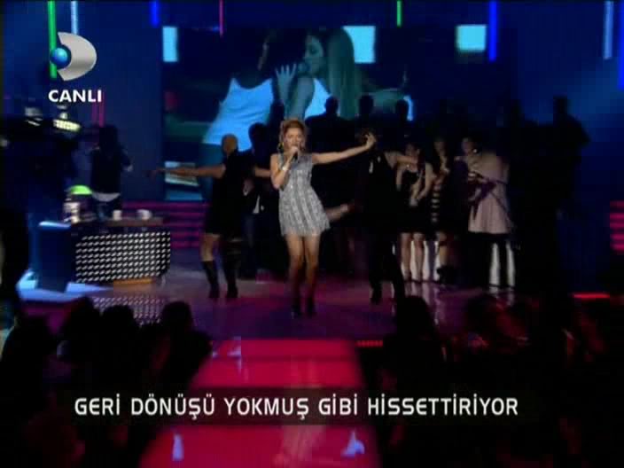 Hadise Hadise_-_Dum_Tek_Tek_Beyaz_Show_-4