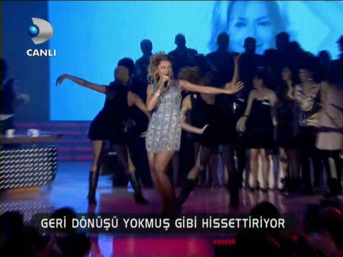 Hadise Hadise_-_Dum_Tek_Tek_Beyaz_Show_-6