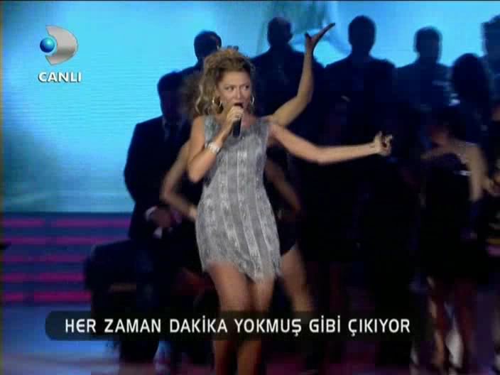 Hadise Hadise_-_Dum_Tek_Tek_Beyaz_Show_-8