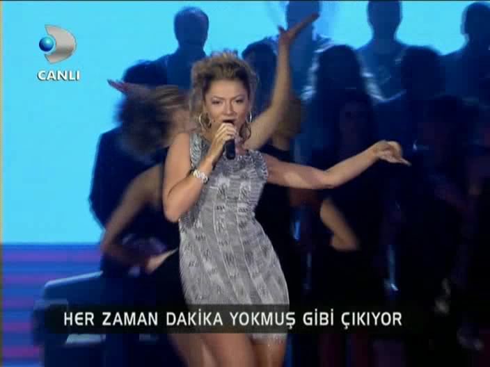 Hadise Hadise_-_Dum_Tek_Tek_Beyaz_Show_-9