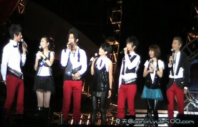Hình Jiro và Selina tại chuỗi concert Meng Niu 20081005_1b2e1fc0f9baf50e026e5nrF6y