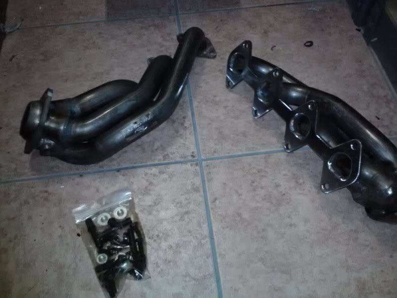 Mustang parts FS, headers, upper arms, throttle bodies CAM00505